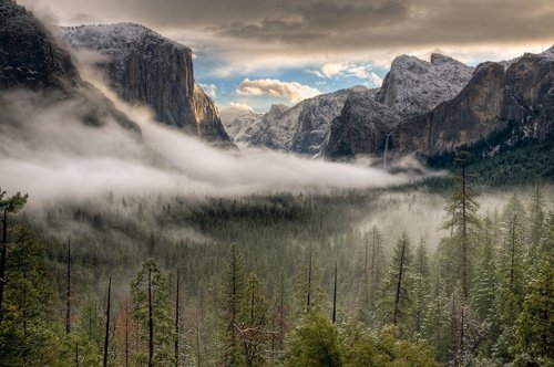 One of the most complete vista of Yosemite is from Tunnel View!